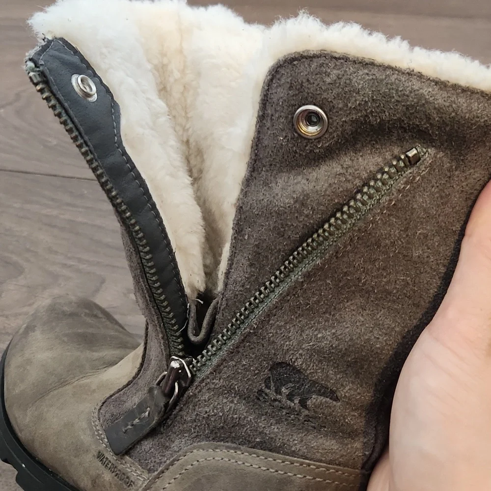 Sorel Brown Suede Winter Boots with Cream Faux-Shearling - Picture 7 of 8